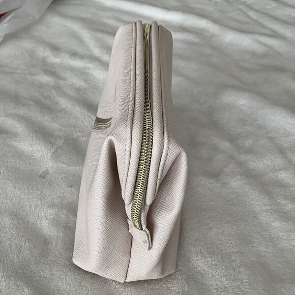 La Mer Off White Kiss Lock Hinged Zip Top Close Makeup Bag NWOT Faux Leather - Picture 5 of 9